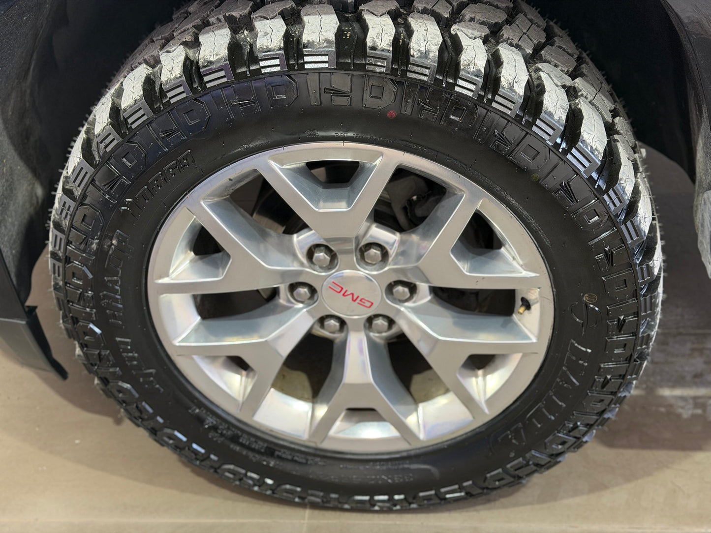 GMC Yukon SLE 2017