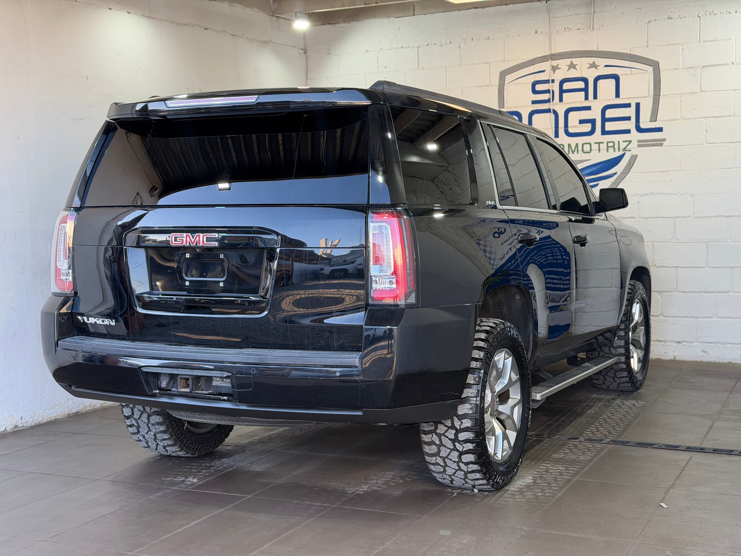 GMC Yukon SLE 2017