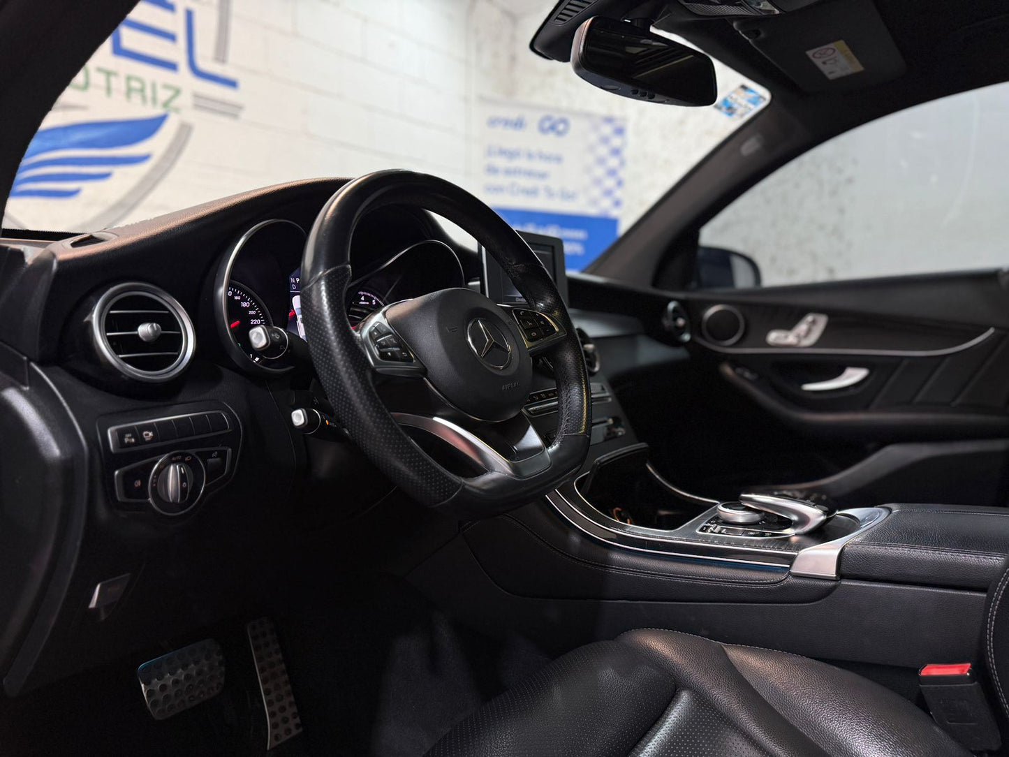 Mercedes Benz GLC300 2019